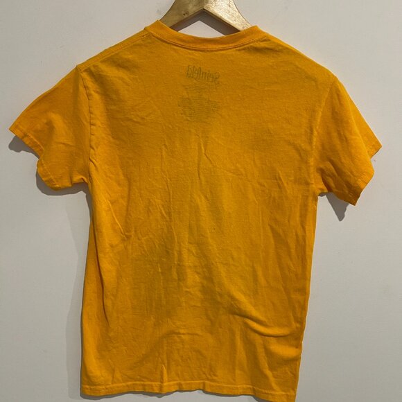 SEINFELD Kramer Smog Strangler Wanted Yellow Graphic T-Shirt size SMALL S - Picture 3 of 3